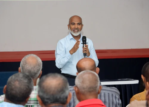 Minister Meets with Parents of Al Madhrasathul Arabiyyathul Islamiyya