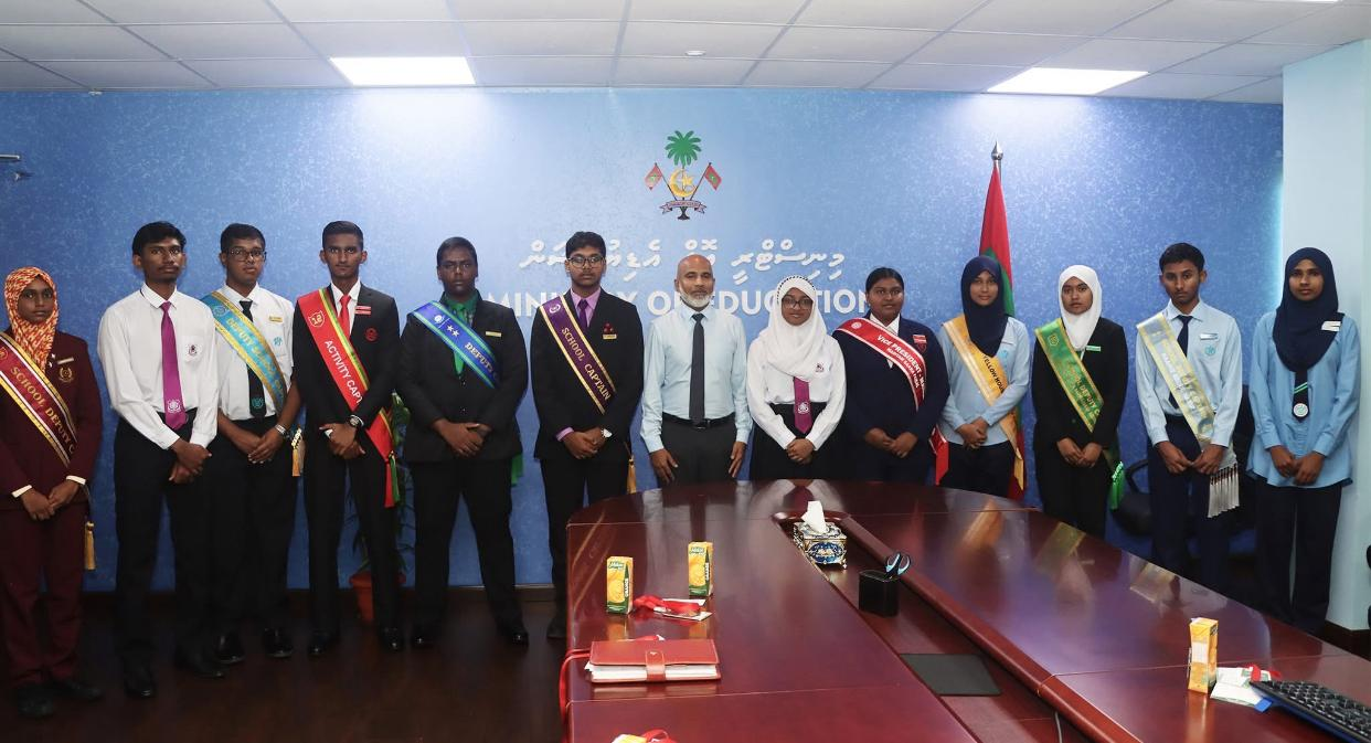 Minister Meets Students Participating in China Youth Exchange Program